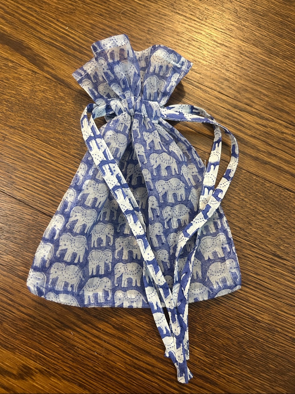 Roller Rabbit Blue Elephant Print Drawstring Pouch - - Picture 2 of 3